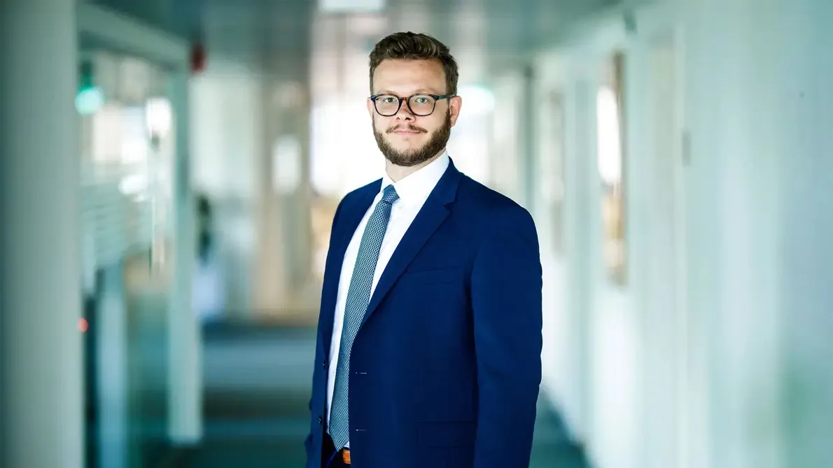 Maestro Abogado Aleksander KOED