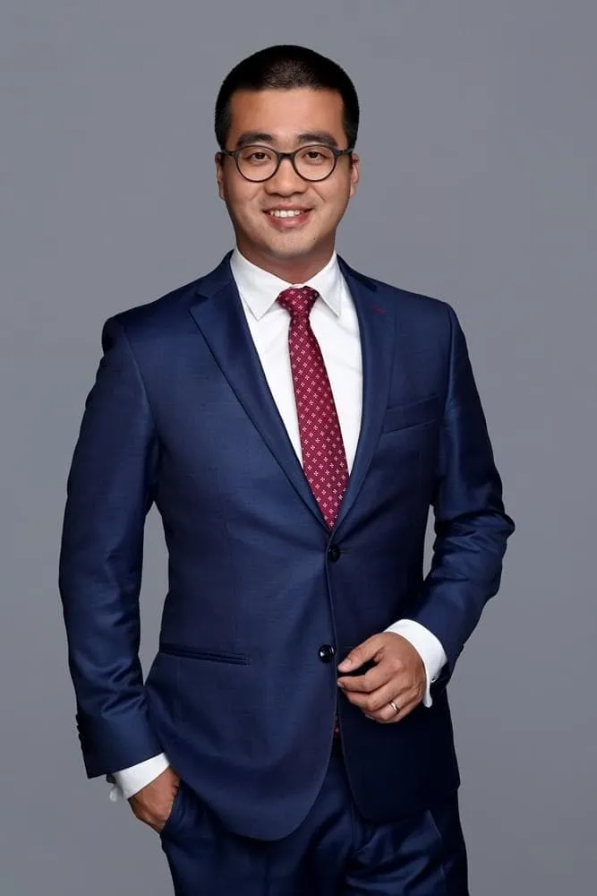 Maestro Abogado Shiyang Zhang