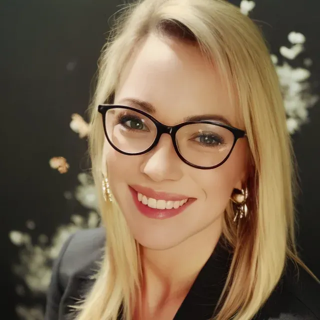 Master Anwalt Alexandra Véger
