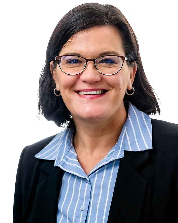 Master Anwalt Bernadette ARLOW