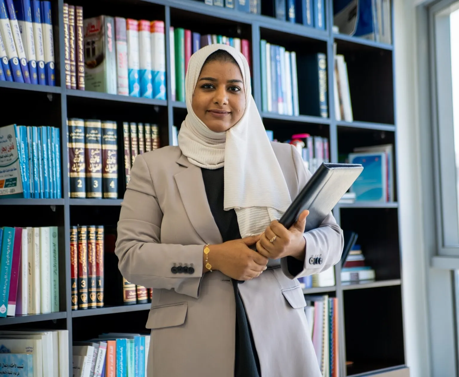 Meester Advocaat Hanan AL-ARADI