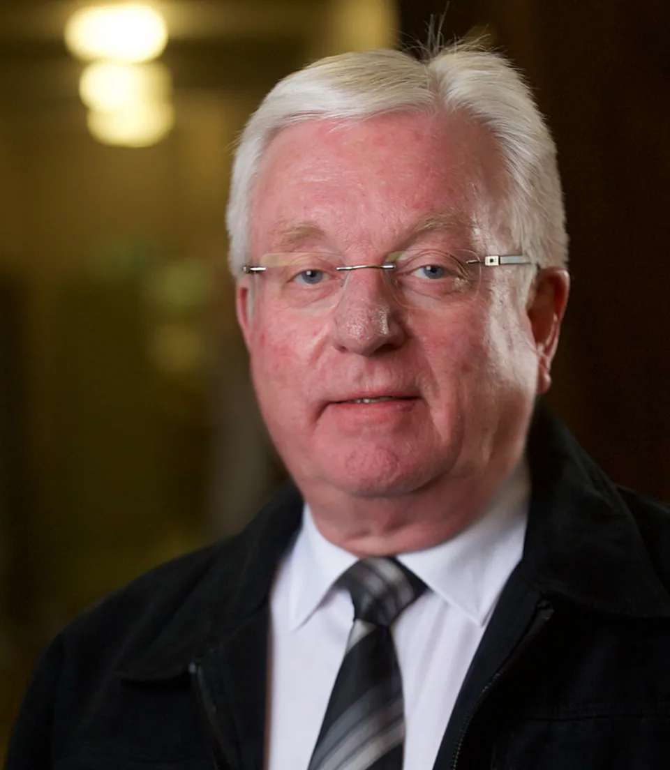 Master Anwalt François VOS