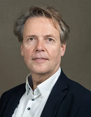 Master Lawyer Bert GRAVENDEEL