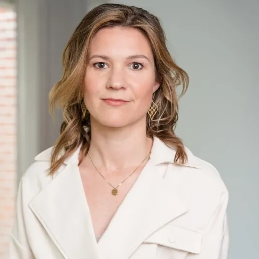 Master Lawyer Émilie VAN DER LANS