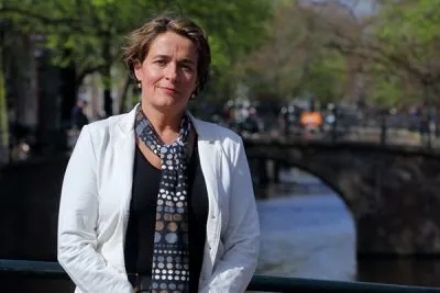 Master Anwalt Marijke HELMONDS