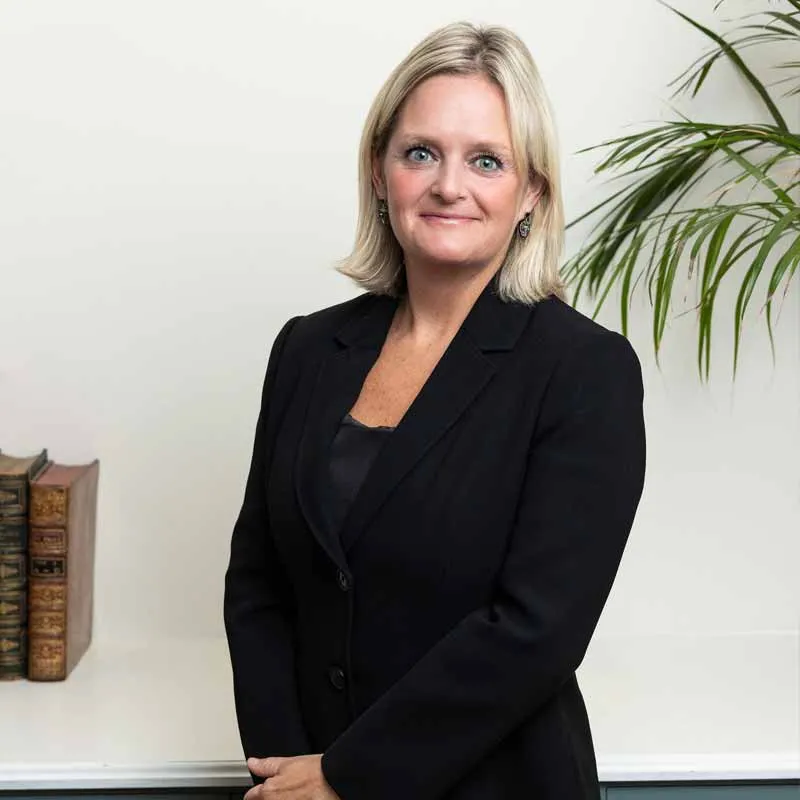 Meester Advocaat Emma HOLLYWOOD