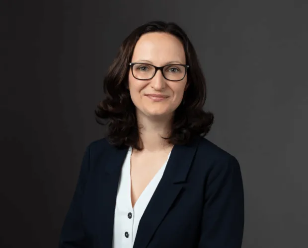 Maître Avocat Anna FIELD