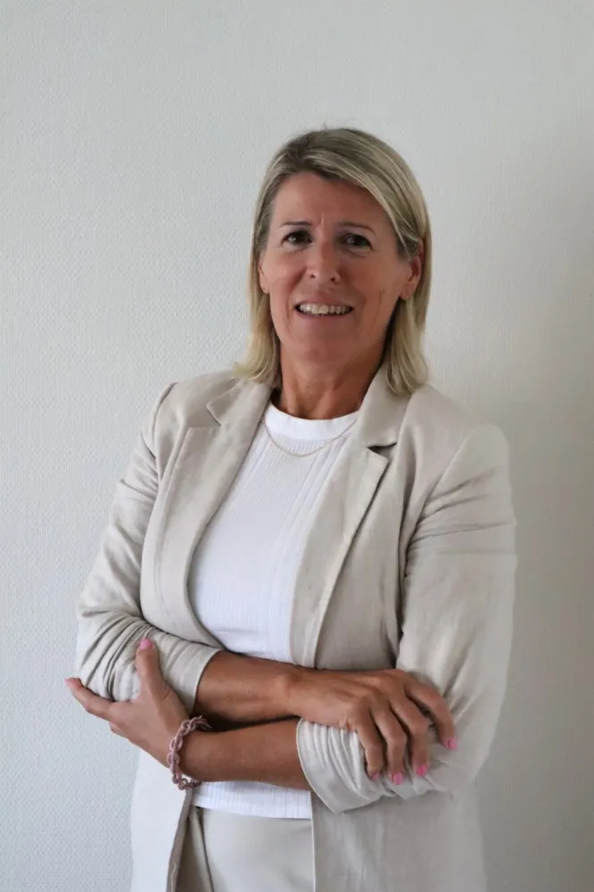 Maestro Abogado Christine VAN DER SYPE