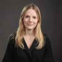 Maestro Abogado Elke VAN HOOGHTEN