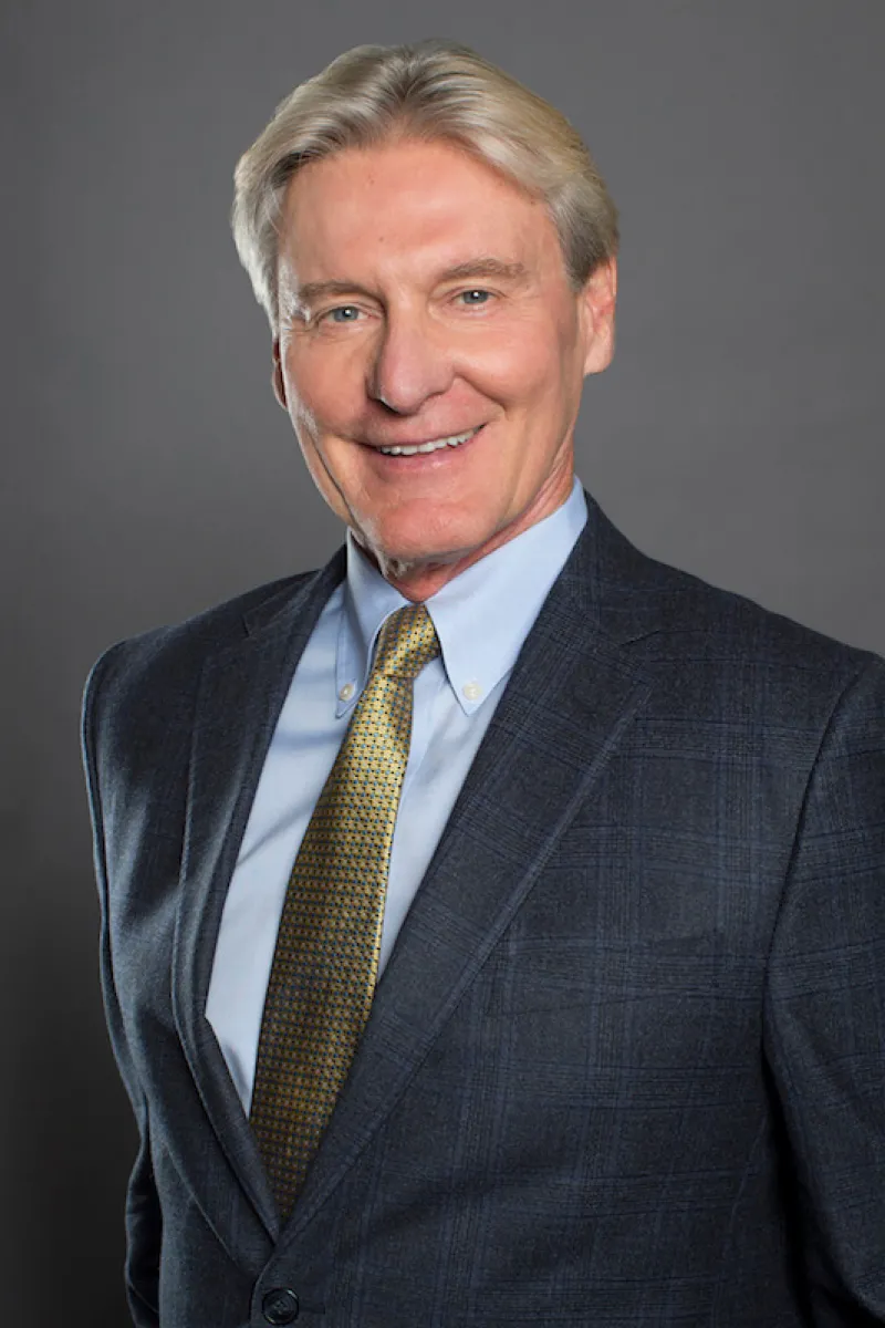 Maestro Abogado Dennis E. EGAN