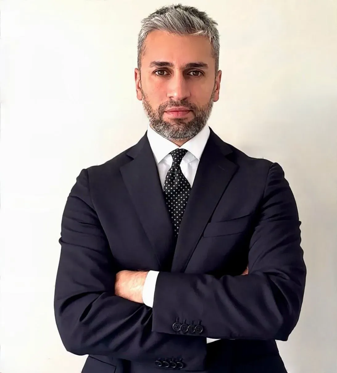 Master Anwalt Mag . Vadim GUSENOV