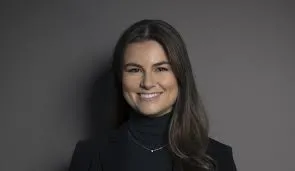 Maestro Avvocato Olivia CARNS