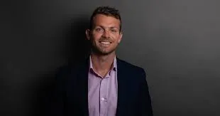 Maestro Avvocato Tom MACKEN