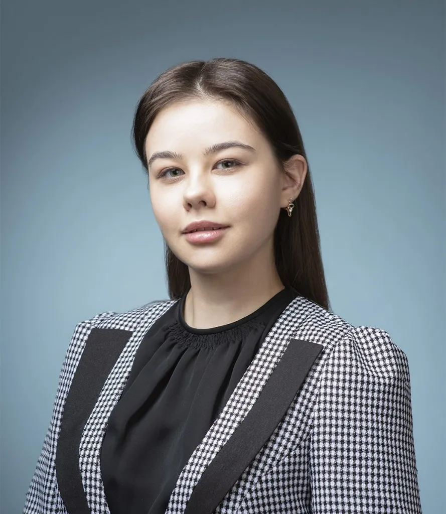 Master Anwalt Alina KUSHNEROVA