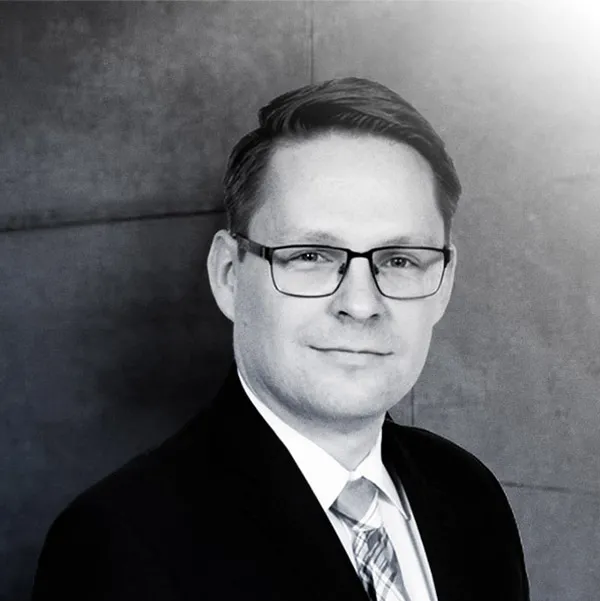 Master Anwalt Lars REED